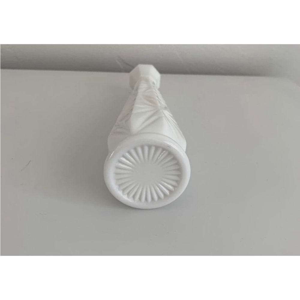 Vintage milk glass flower vase pinwheel pattern 9" tall 1960-1970 tapered - Picture 5 of 10